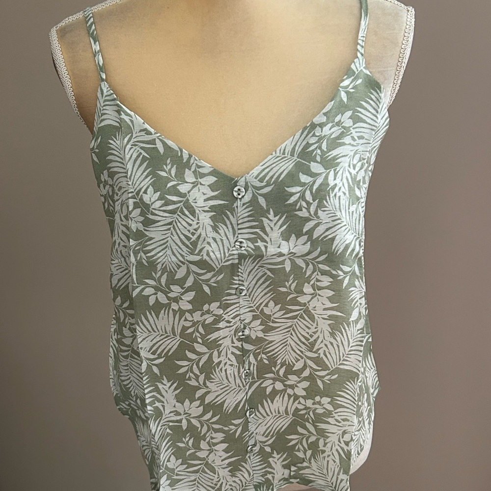 New Anthropologie Mine Women
Green Floral Top(size medium)